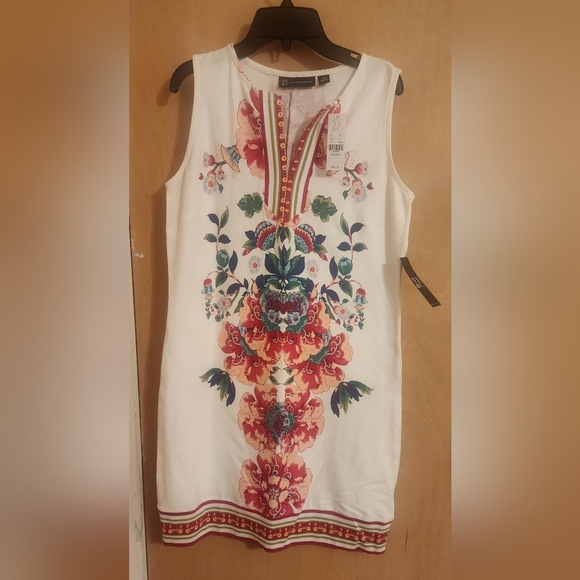 New York & Company Dresses & Skirts - Beautiful summer flowers dress size M